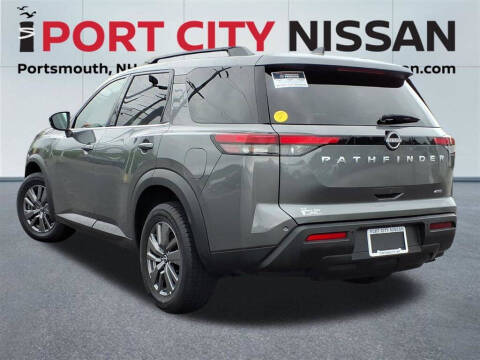 2025 Nissan Pathfinder SV