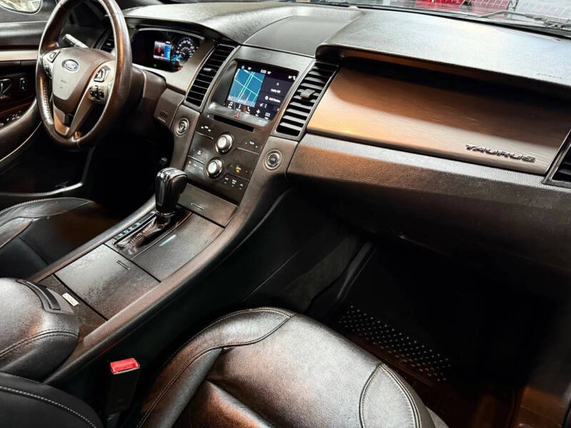 2016 Ford Taurus SEL
