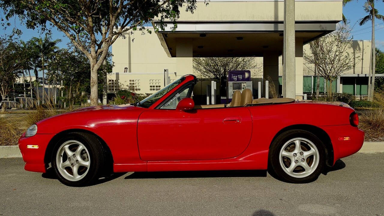 2000 Mazda MX-5 Miata 1