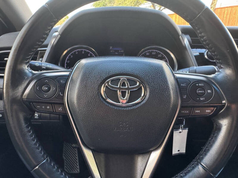 2020 Toyota Camry SE