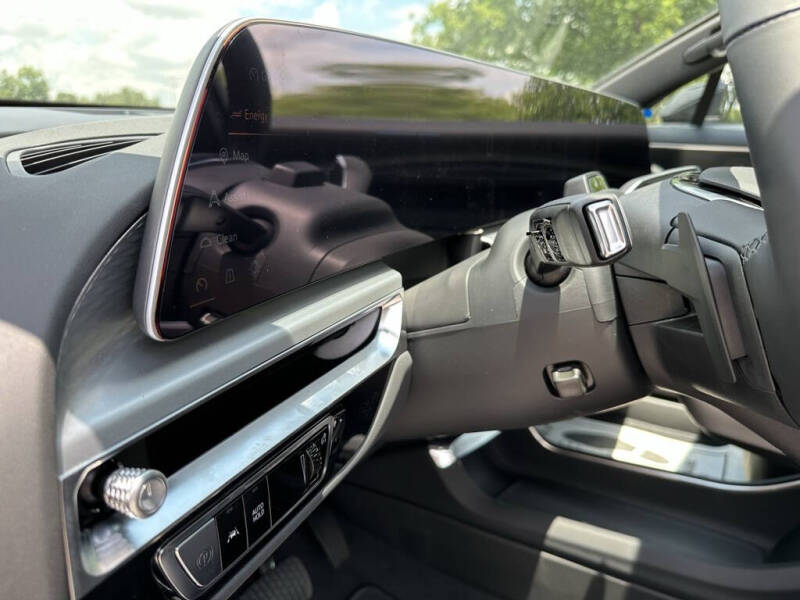 2025 Cadillac LYRIQ Luxury 2