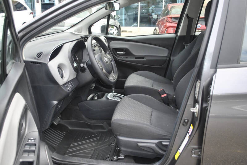 2017 Toyota Yaris 5-Door LE