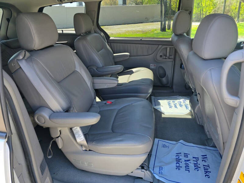 2004 Toyota Sienna XLE 7 Passenger