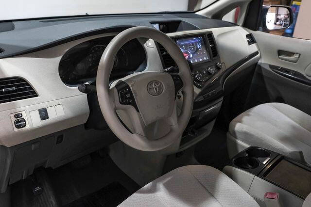 2011 Toyota Sienna LE 8-Passenger