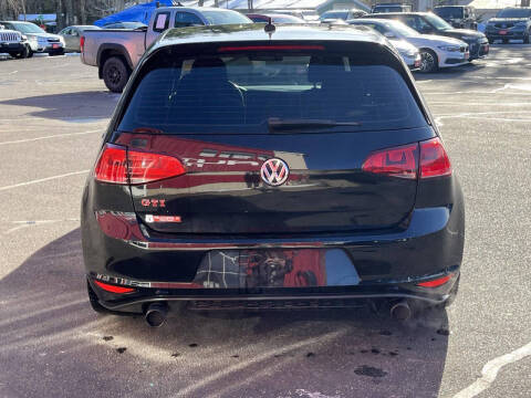 2017 Volkswagen Golf GTI Sport