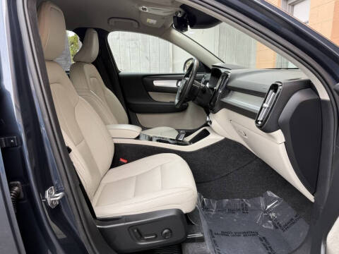 2021 Volvo XC40 T5 Momentum