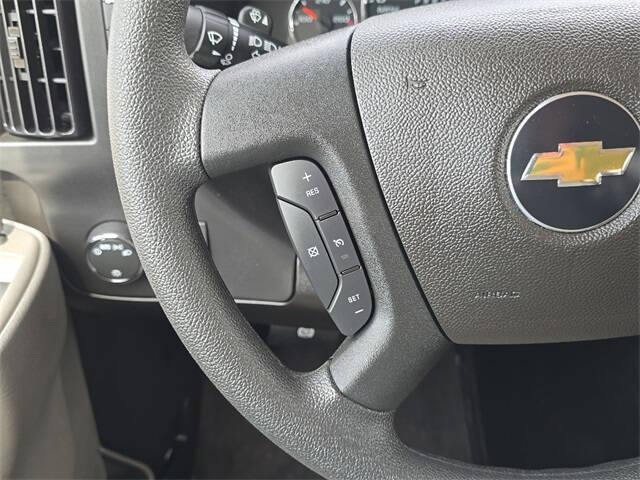2025 Chevrolet Express LS 3500