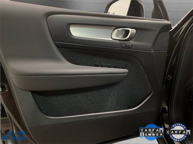 2025 Volvo XC40 B5 Core Bright Theme