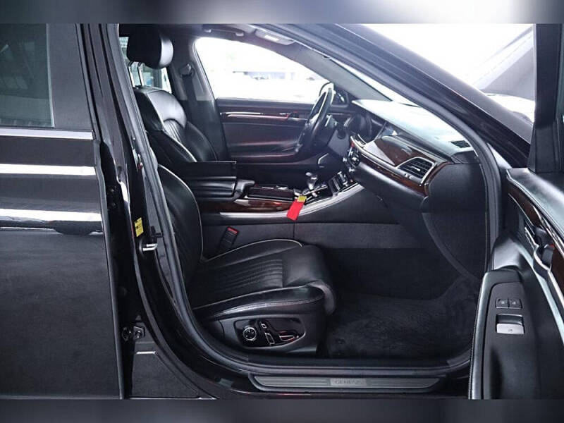 2018 Genesis G90