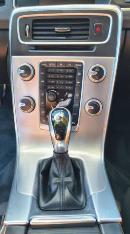 2017 Volvo S60 T5 Inscription Platinum