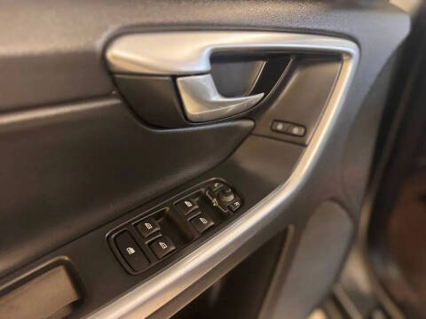 2017 Volvo XC60 T6 Dynamic
