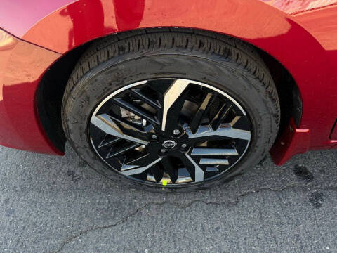 2025 Nissan Versa SR