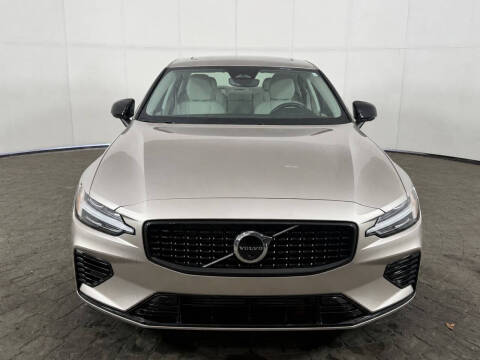2023 Volvo S60 Recharge T8 Plus Dark Theme