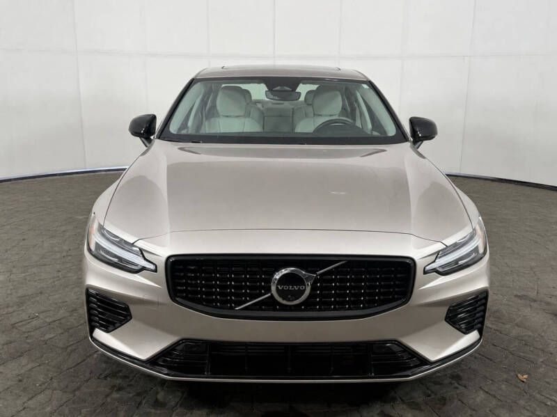 2023 Volvo S60 Recharge T8 Plus Dark Theme