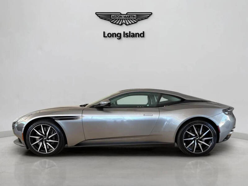 2022 Aston Martin DB11 V8