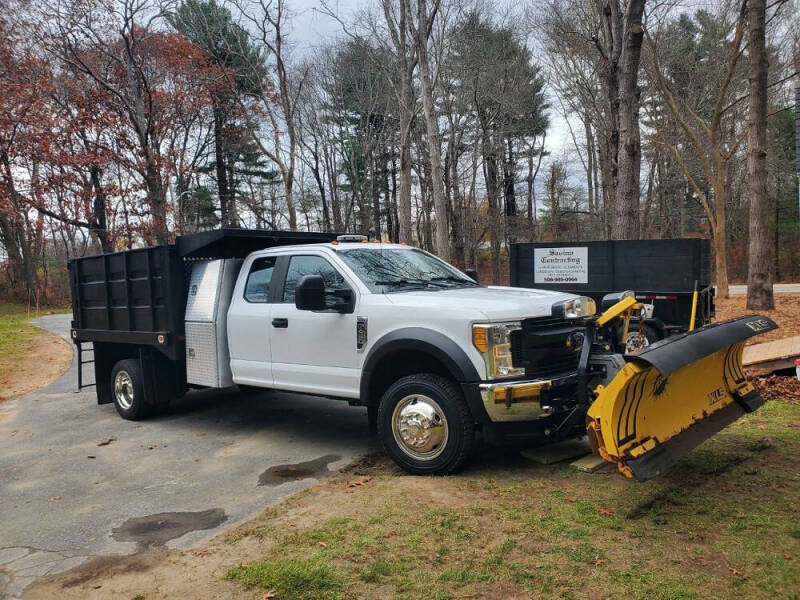 2017 Ford F-450 Super Duty Chassis Cab's photo