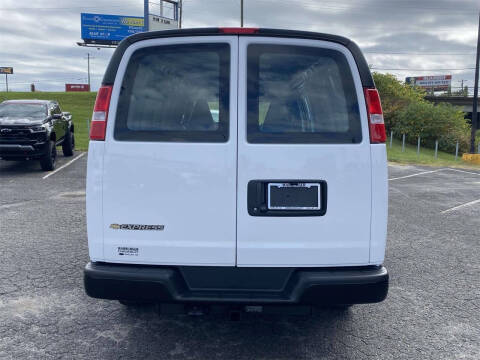 2025 Chevrolet Express 3500