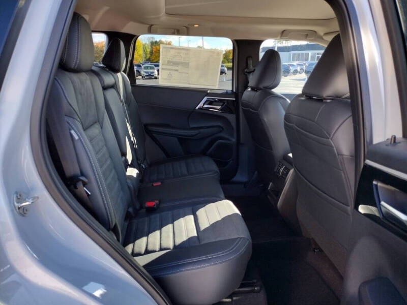 2025 Mitsubishi Outlander PHEV SE