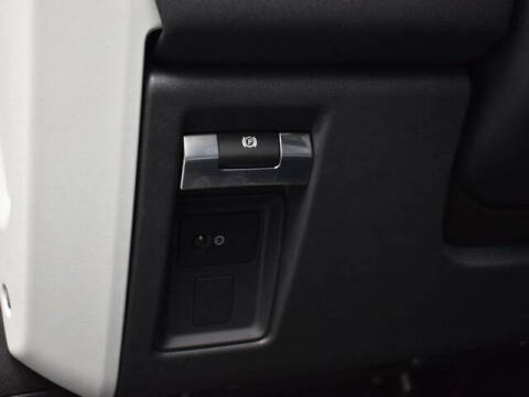 2023 Land Rover Defender 90 SE