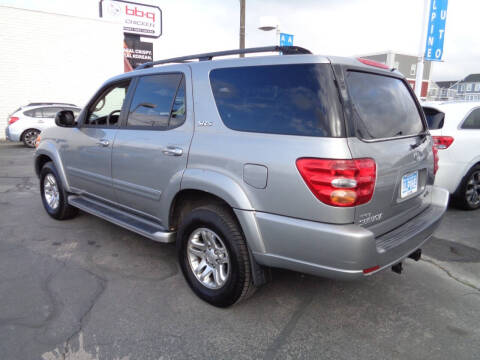 2004 Toyota Sequoia SR5