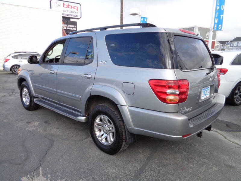 2004 Toyota Sequoia SR5