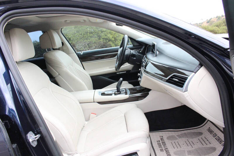 2017 BMW 7 Series 740i