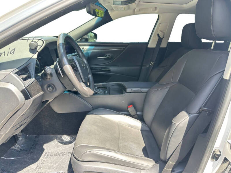 2023 Lexus ES 300h