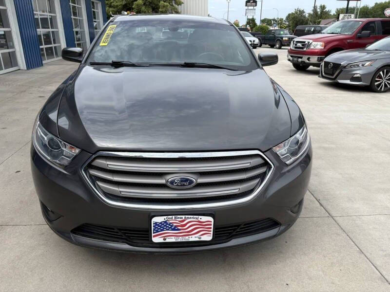 2018 Ford Taurus SEL