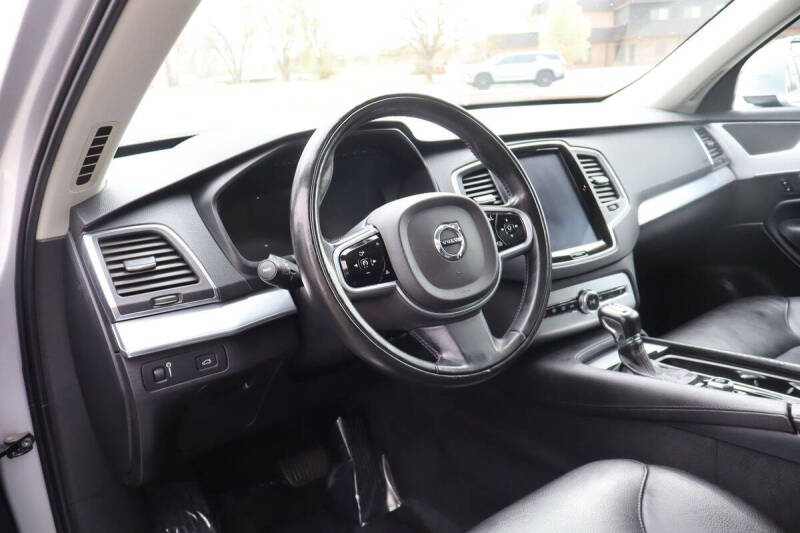 2018 Volvo XC90 T6 Momentum