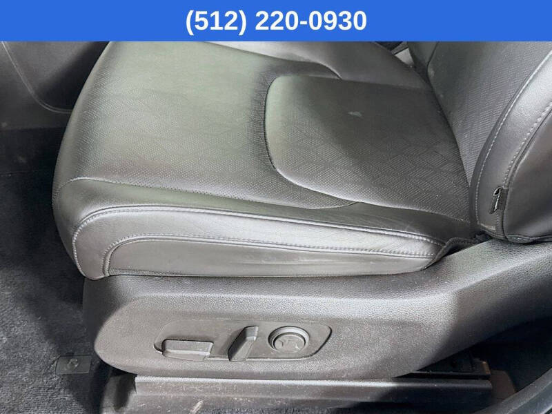 2023 Kia Carnival EX