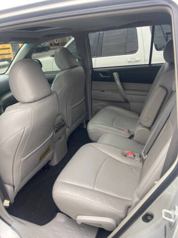 2011 Toyota Highlander SE