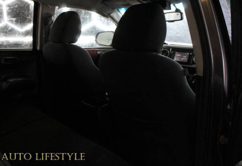 2017 Toyota Tacoma SR V6