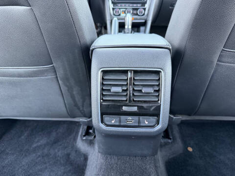 2018 Volkswagen Passat 2.0T SE