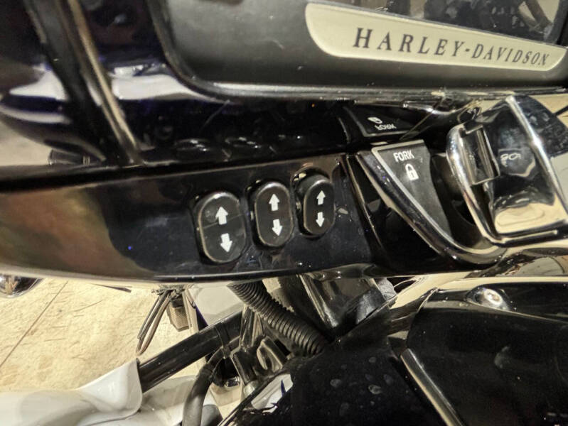 2016 Harley-Davidson Street Glide  Screaming Eagle