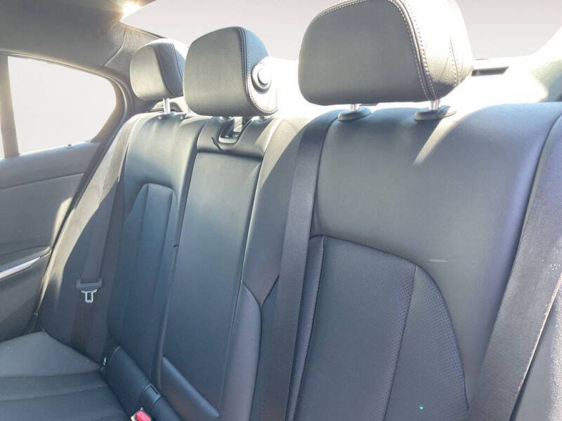 2023 BMW 3 Series 330e