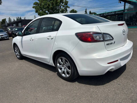 2013 Mazda MAZDA3 i SV