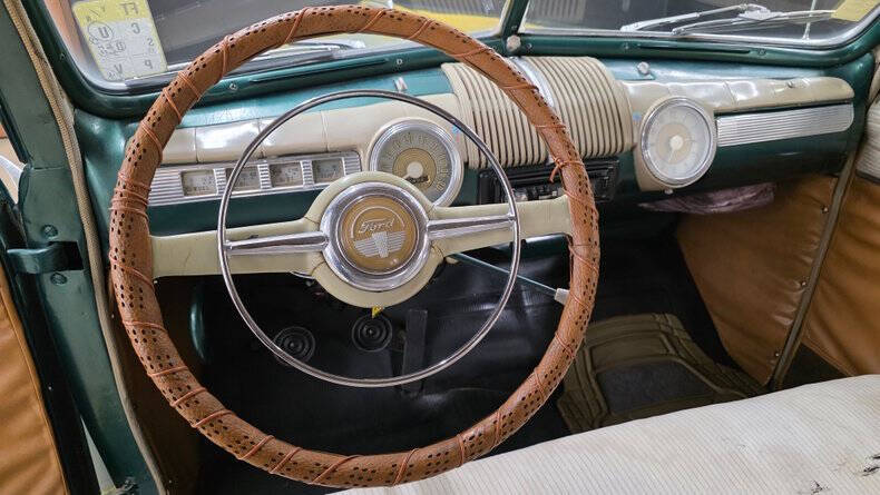 1948 Ford Super Deluxe