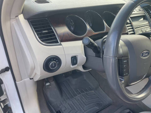 2011 Ford Taurus SEL