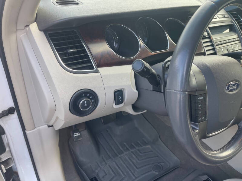 2011 Ford Taurus SEL