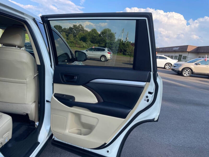 2016 Toyota Highlander LE