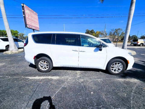2024 Chrysler Pacifica Touring L