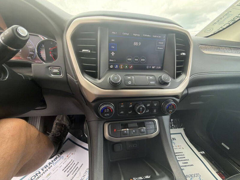 2023 GMC Acadia Denali