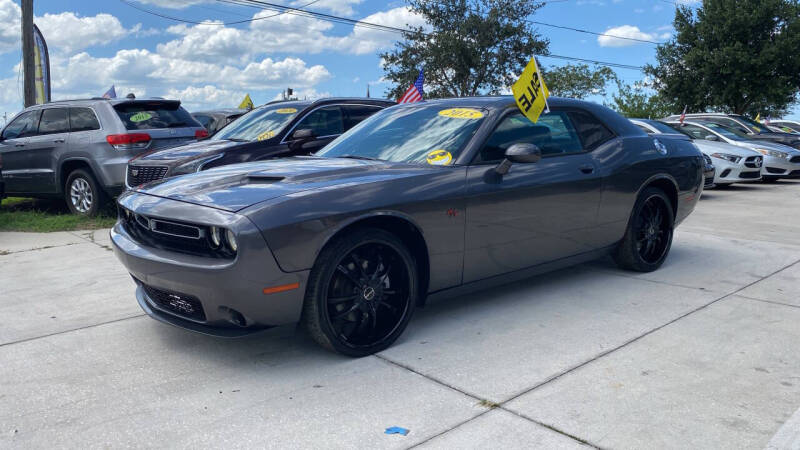 2015 Dodge Challenger SXT Plus