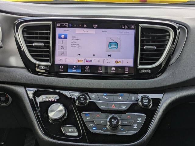 2026 Chrysler Voyager LX