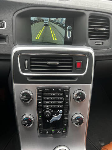 2017 Volvo V60 T5 Platinum