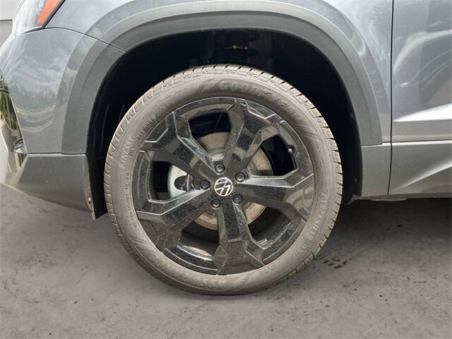 2025 Volkswagen Taos SEL 4Motion