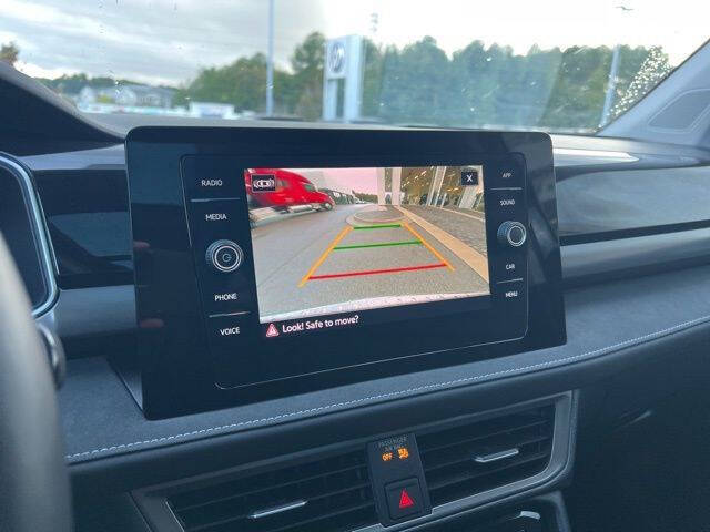 2025 Volkswagen Taos SE Black 4Motion