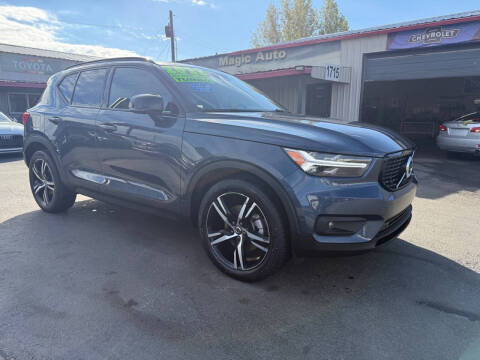 2022 Volvo XC40 T5 R-Design