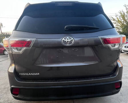 2016 Toyota Highlander LE