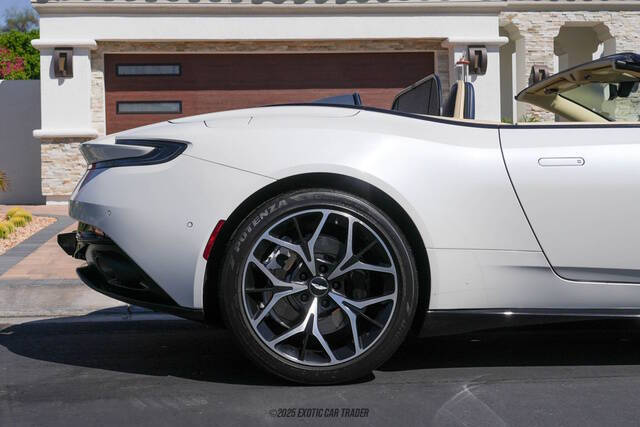 2019 Aston Martin DB11 Volante